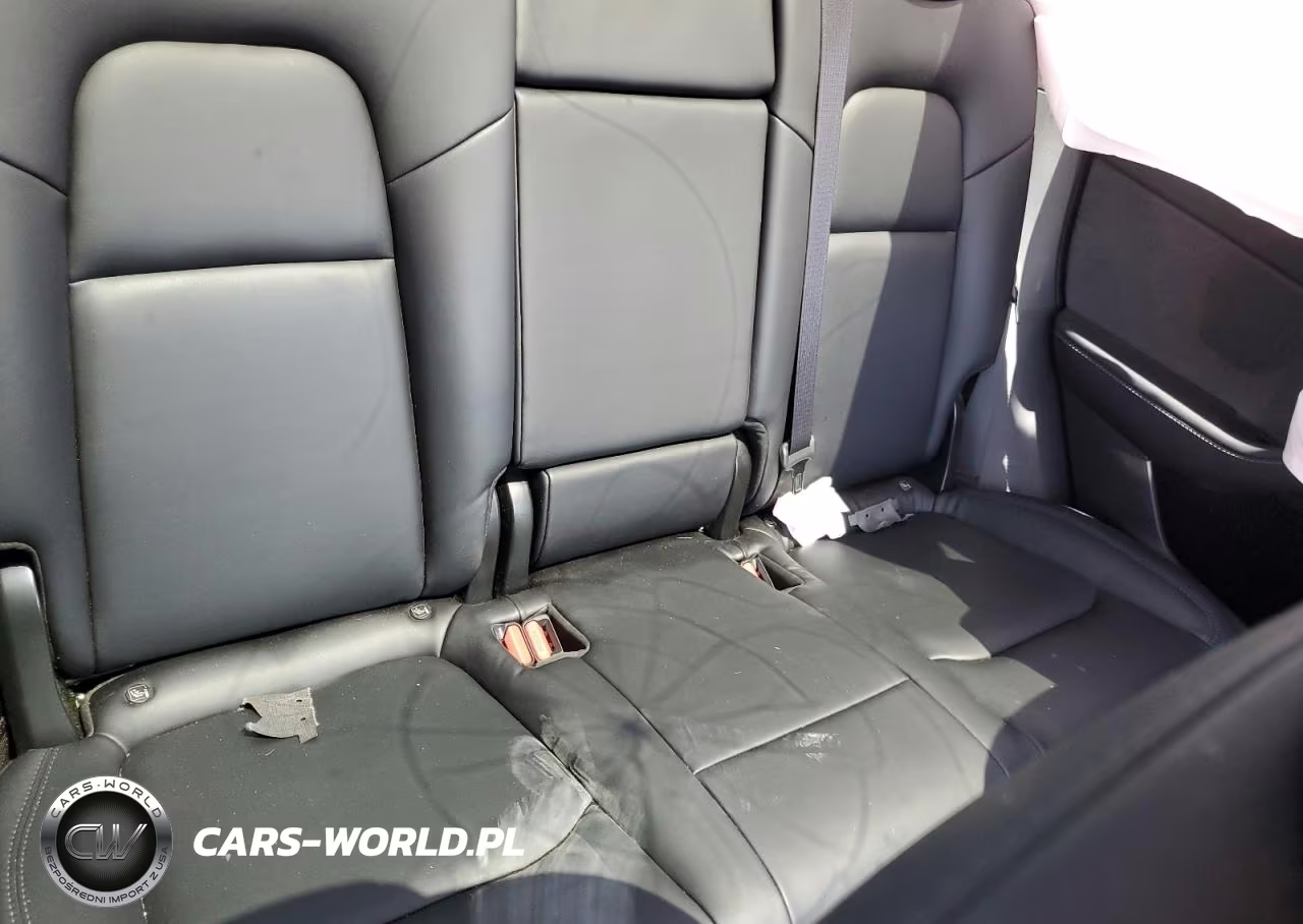 2020 Tesla Model Y VIN:5YJYGDEE1LF028406 - 10