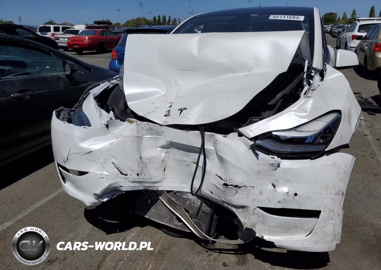 2020 Tesla Model Y VIN:5YJYGDEE1LF028406 - 5