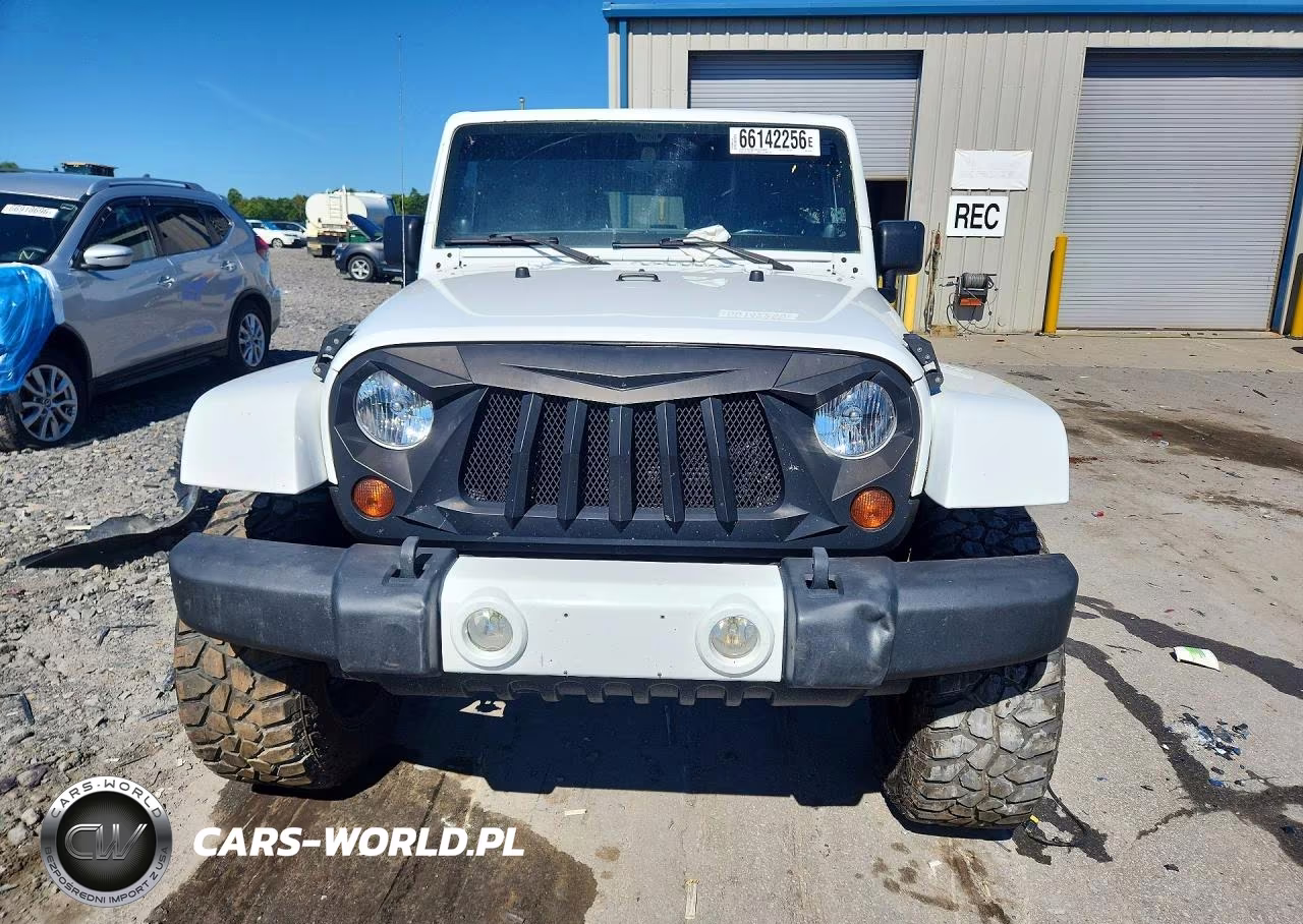 2012 Jeep Wrangler Unlimited Sahara VIN:1C4BJWEG4CL263559 - 5