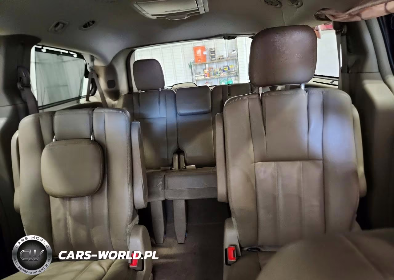 2015 Chrysler Town & Country Touring VIN:2C4RC1BG1FR578492 - 10