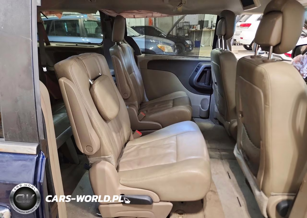 2015 Chrysler Town & Country Touring VIN:2C4RC1BG1FR578492 - 11