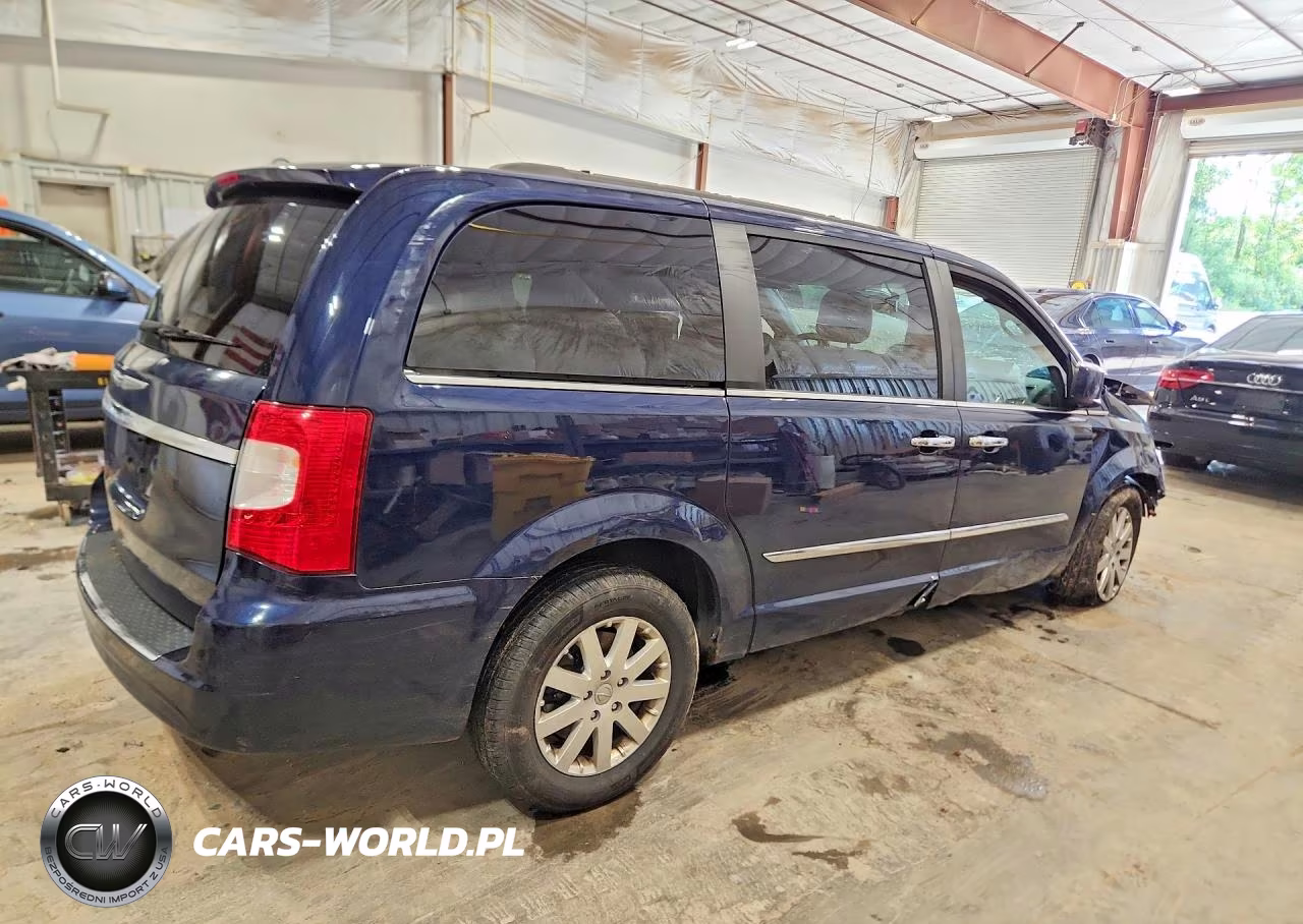 2015 Chrysler Town & Country Touring VIN:2C4RC1BG1FR578492 - 3