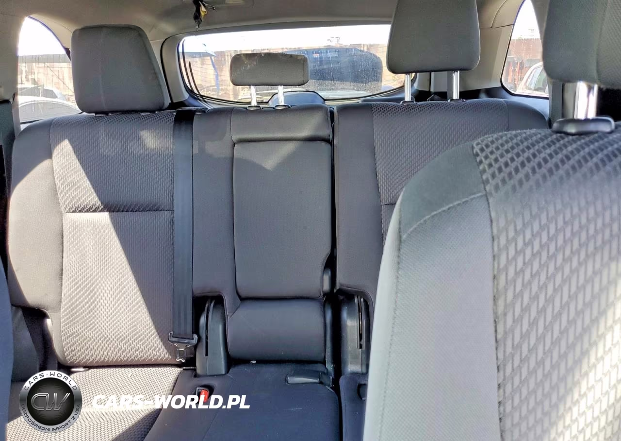 2018 Toyota Highlander Le VIN:5TDZARFHXJS039859 - 10
