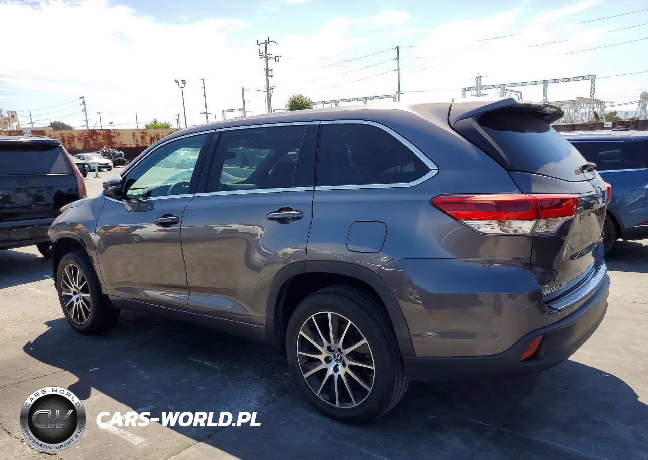 2018 Toyota Highlander Le VIN:5TDZARFHXJS039859 - 2