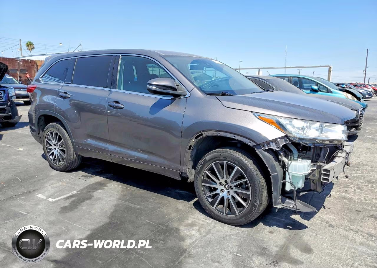 2018 Toyota Highlander Le VIN:5TDZARFHXJS039859 - 4