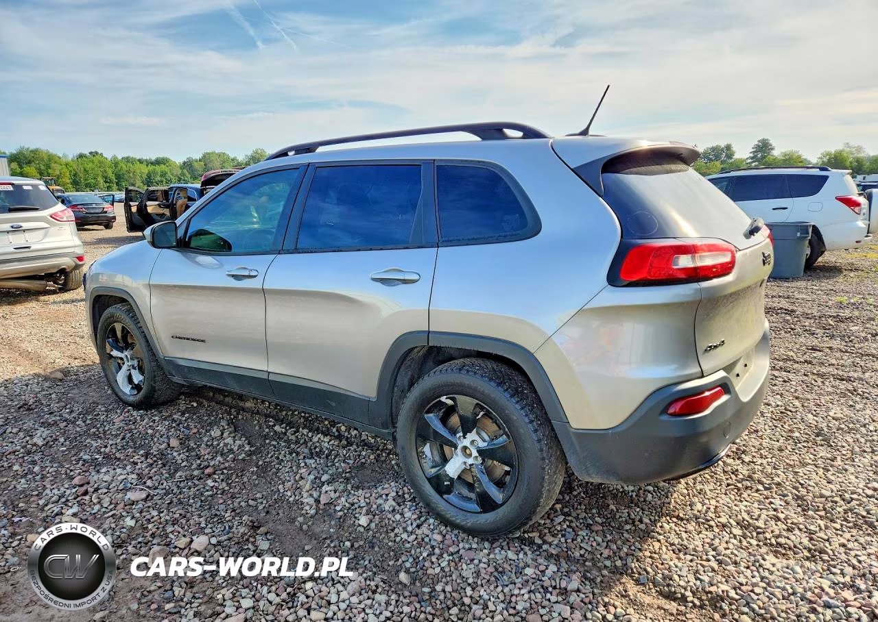 2018 Jeep Cherokee Latitude VIN:1C4PJMCXXJD543622 - 2