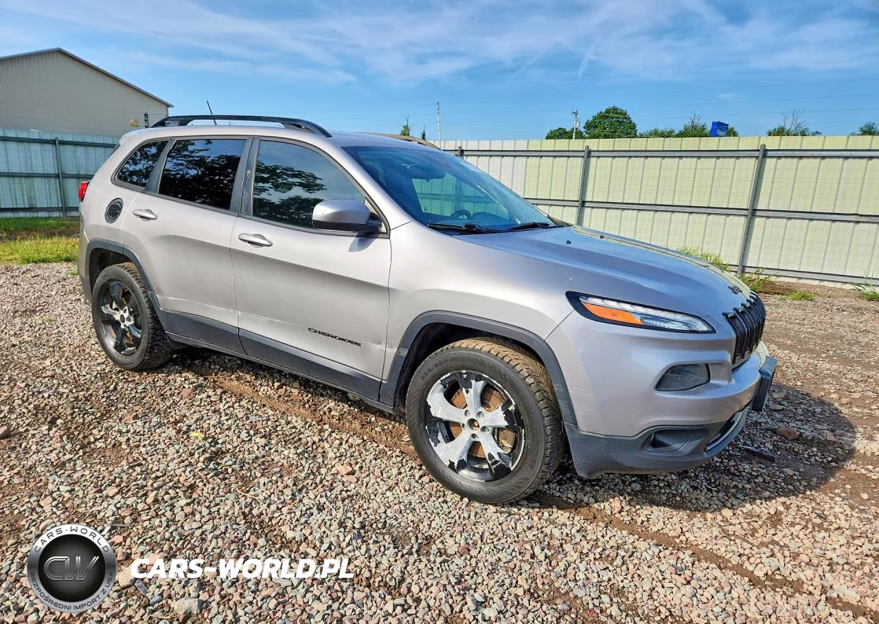 2018 Jeep Cherokee Latitude VIN:1C4PJMCXXJD543622 - 4