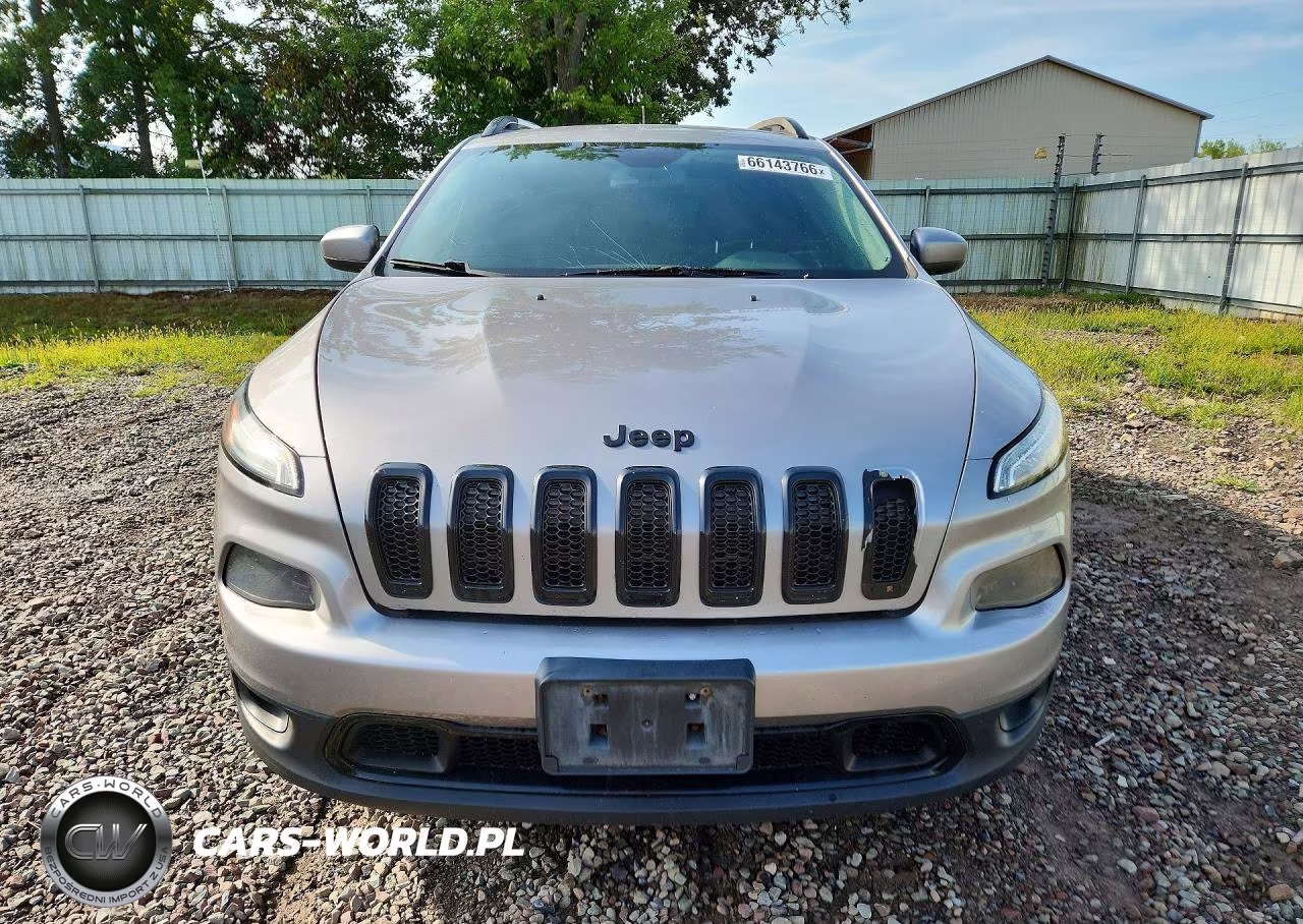 2018 Jeep Cherokee Latitude VIN:1C4PJMCXXJD543622 - 5