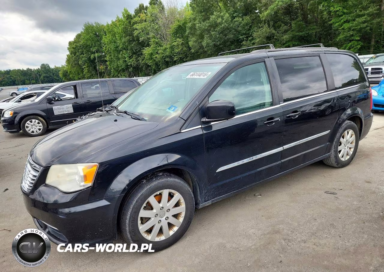2014 Chrysler Town & Country Touring – zdjęcie 1 z 13