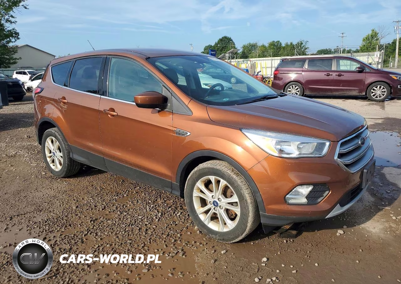 2017 Ford Escape Se VIN:1FMCU9GD5HUF01013 - 4