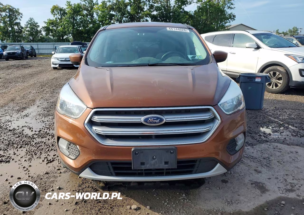 2017 Ford Escape Se VIN:1FMCU9GD5HUF01013 - 5