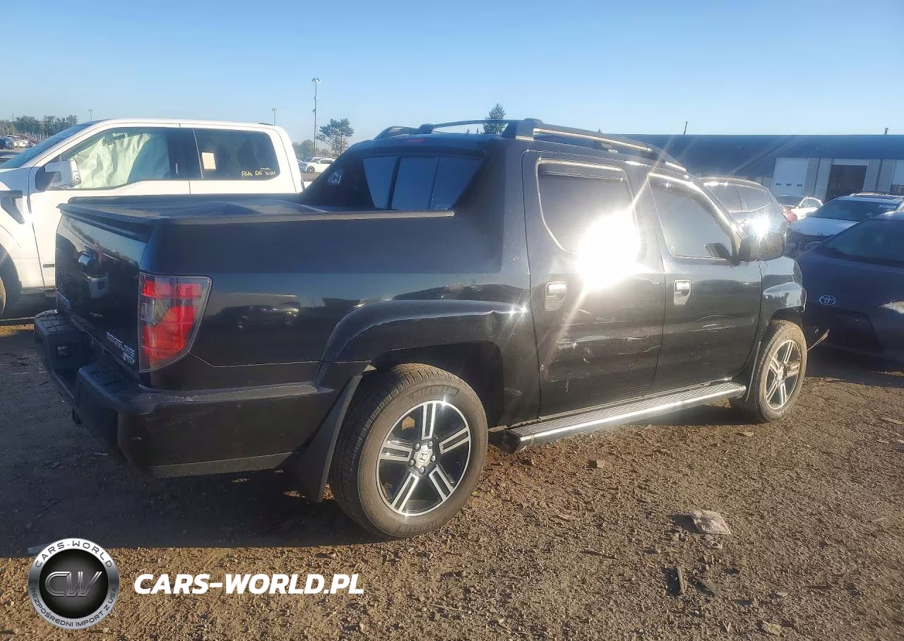 2013 Honda Ridgeline Sport VIN:5FPYK1F79DB001573 - 3