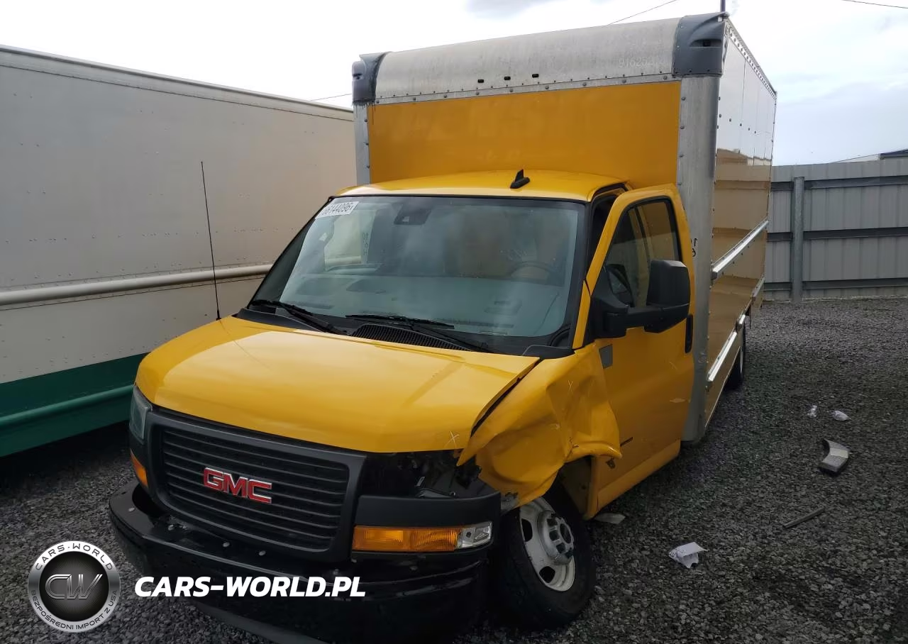 2022 GMC Savana Box Truck