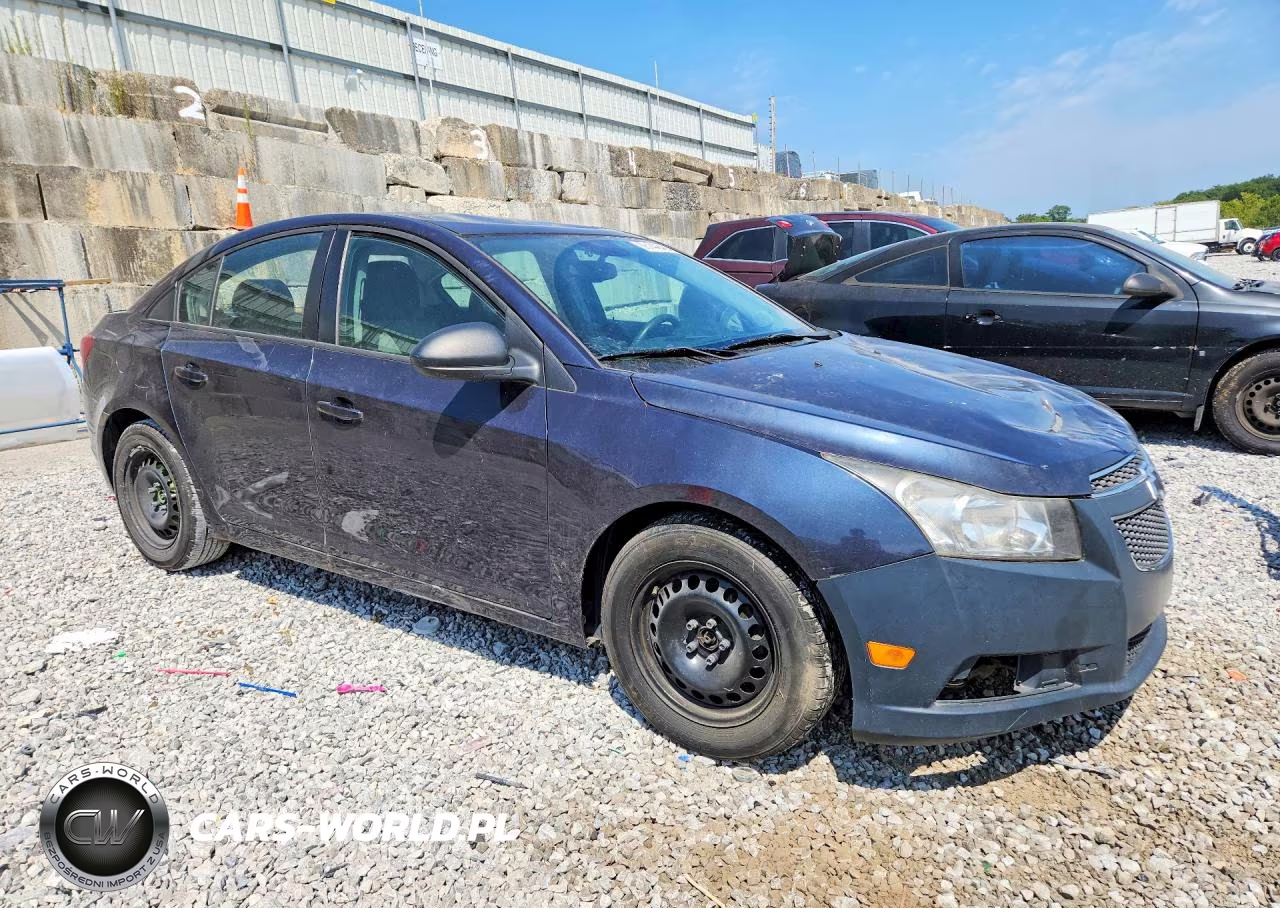 2014 Chevrolet Cruze Ls VIN:1G1PA5SH2E7164370 - 4