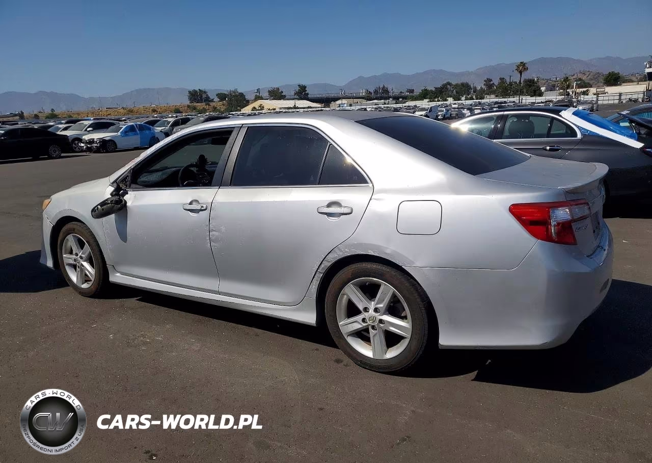 2014 Toyota Camry Se VIN:4T1BF1FK0EU371936 - 4