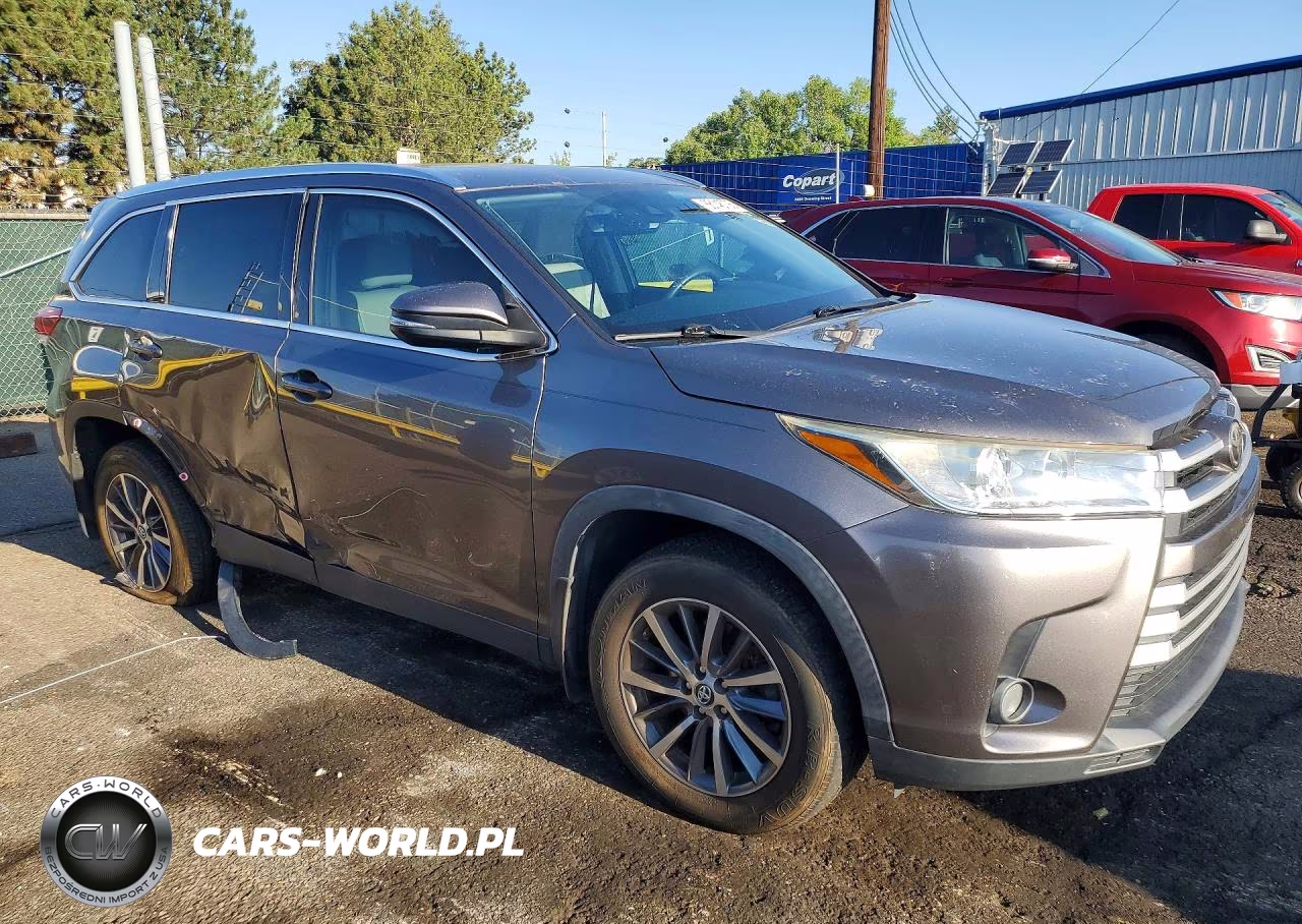 2019 Toyota Highlander Xle VIN:5TDJZRFH9KS989718 - 4