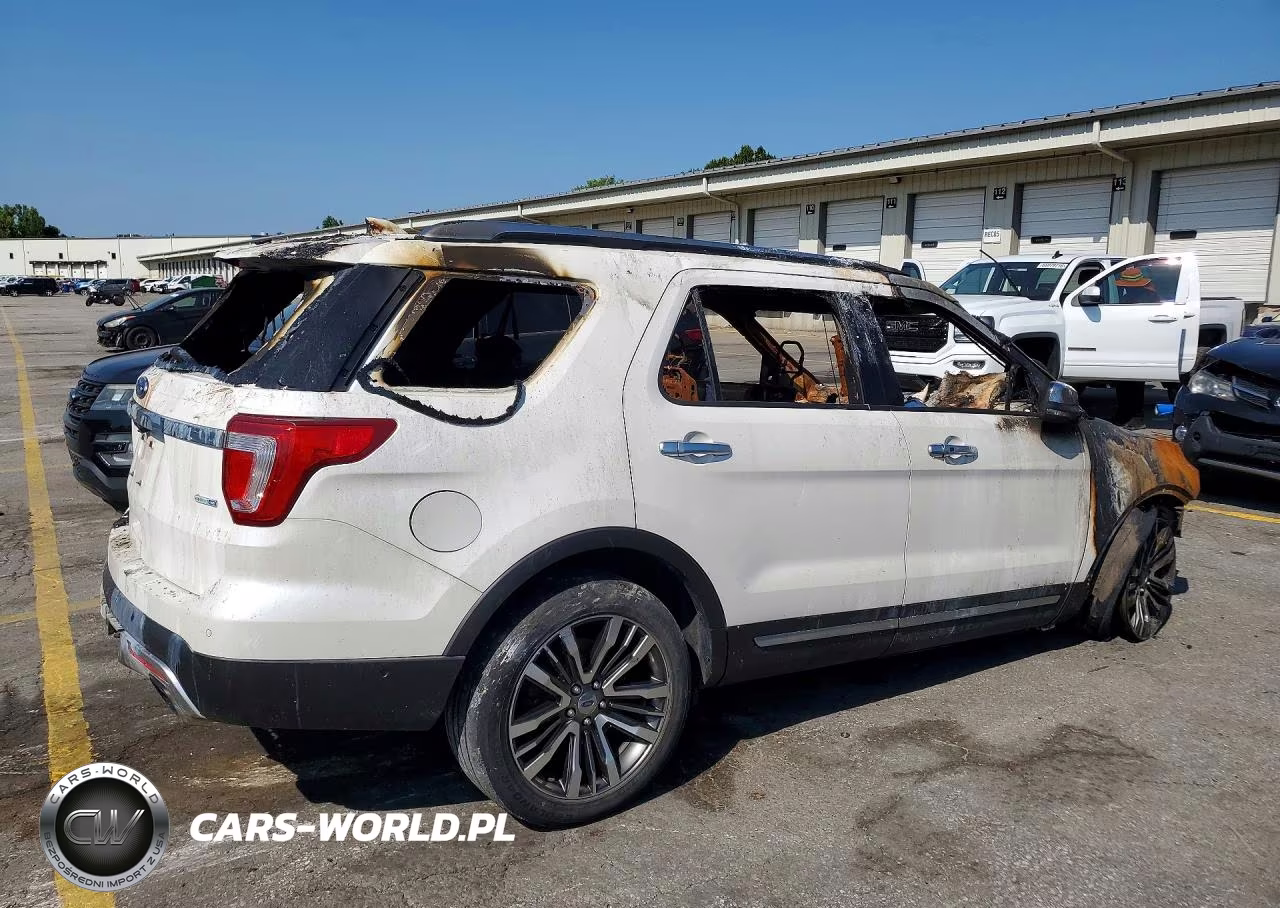 2016 Ford Explorer Platinum VIN:1FM5K8HT4GGC70679 - 3
