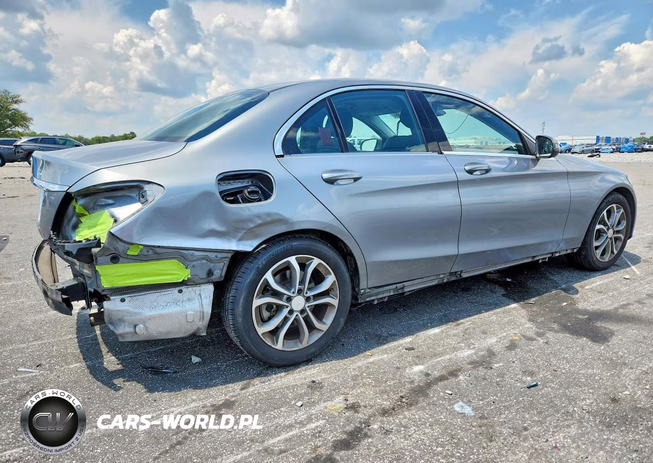 2016 Mercedes-Benz C 300 VIN:55SWF4JB3GU127898 - 3