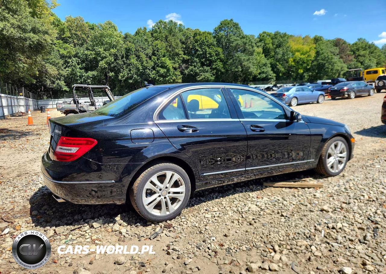 2014 Mercedes-Benz C 300 4Matic VIN:WDDGF8AB8ER325032 - 3