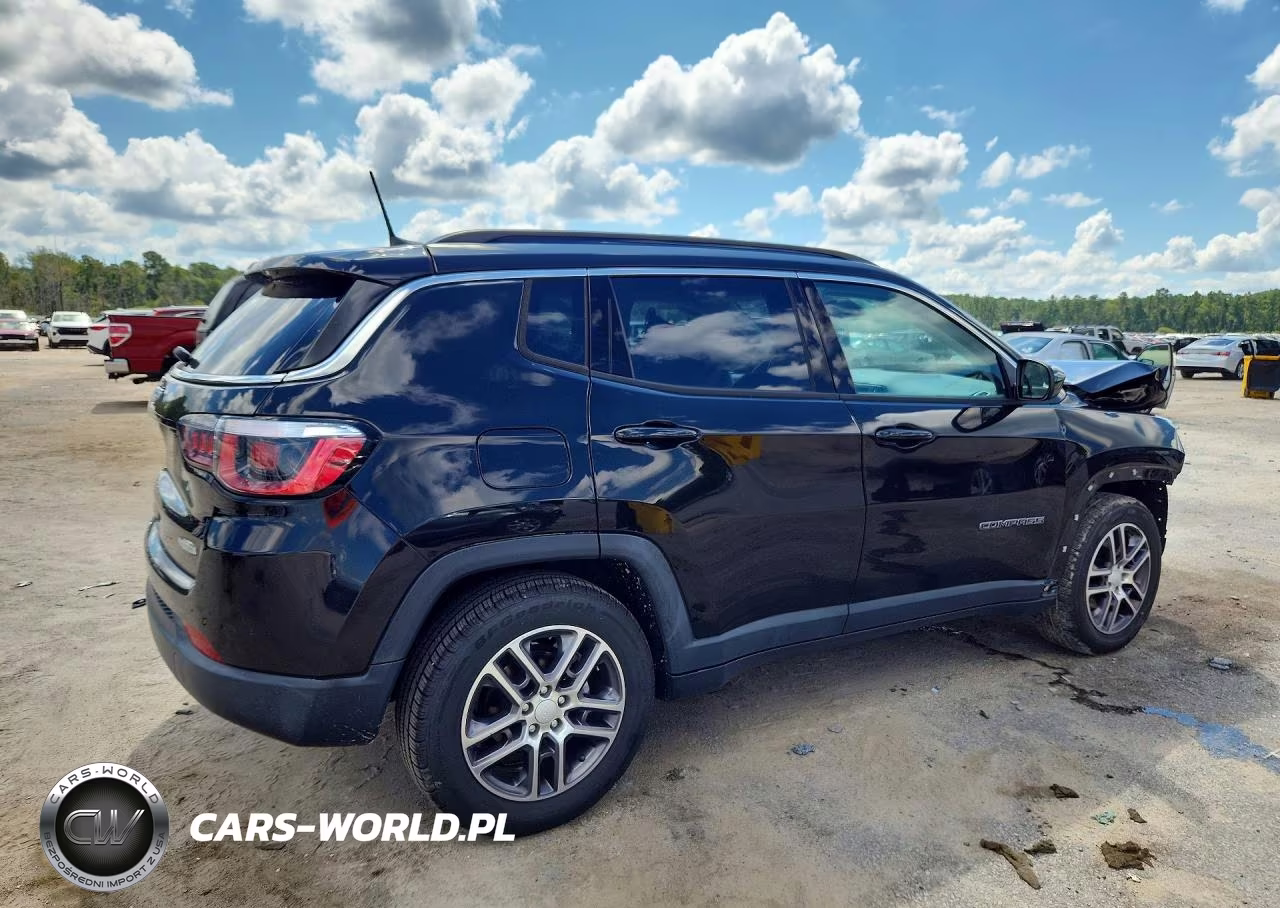 2019 Jeep Compass Latitude VIN:3C4NJCBB5KT832295 - 3