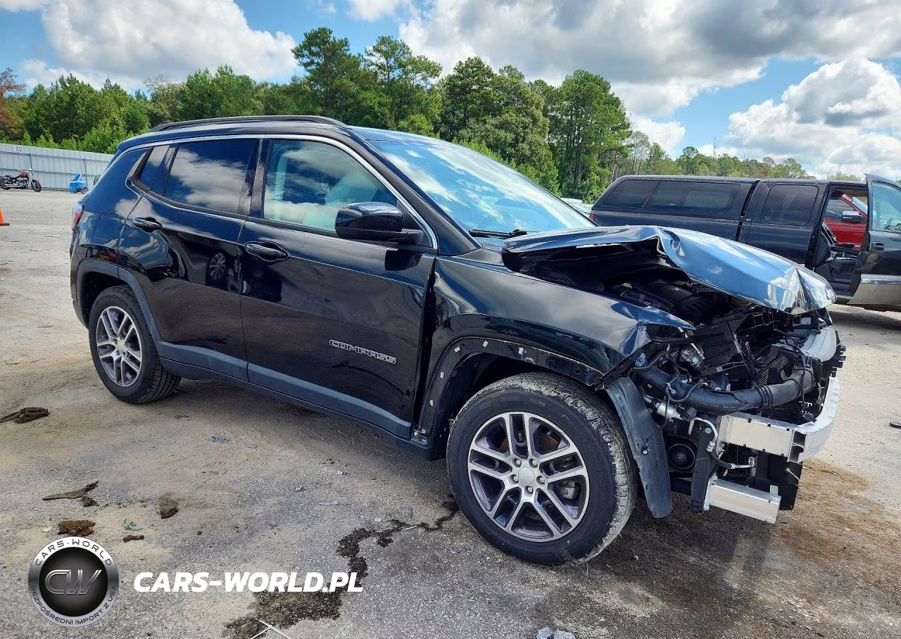 2019 Jeep Compass Latitude VIN:3C4NJCBB5KT832295 - 4
