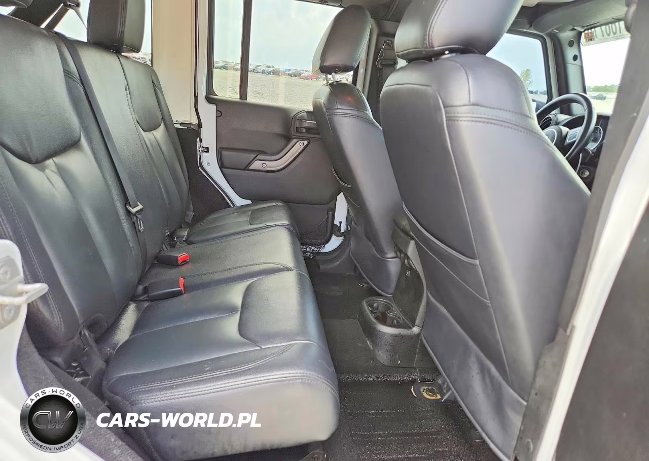 2015 Jeep Wrangler Unlimited Sport VIN:1C4BJWDG0FL605546 - 11