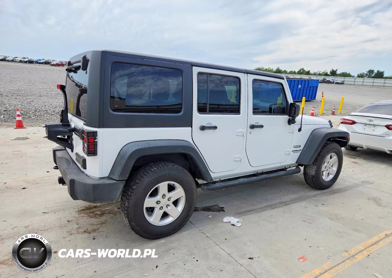 2015 Jeep Wrangler Unlimited Sport VIN:1C4BJWDG0FL605546 - 3
