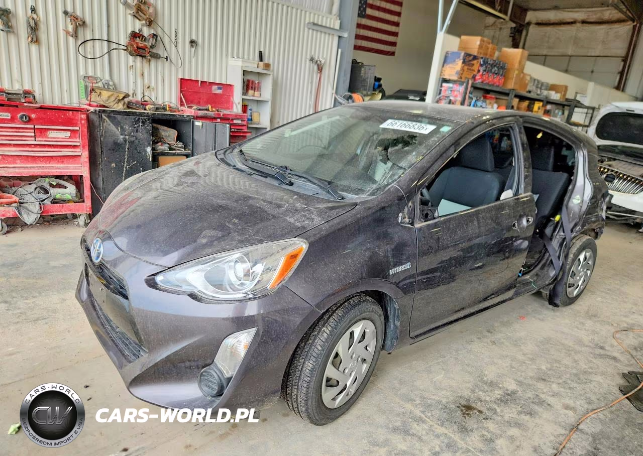 2015 Toyota Prius C Two VIN:JTDKDTB34F1105598 - 1