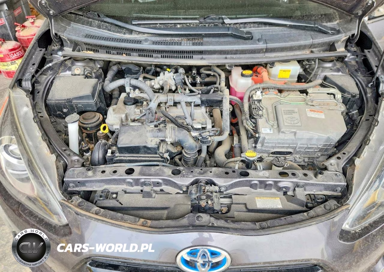 2015 Toyota Prius C Two VIN:JTDKDTB34F1105598 - 11