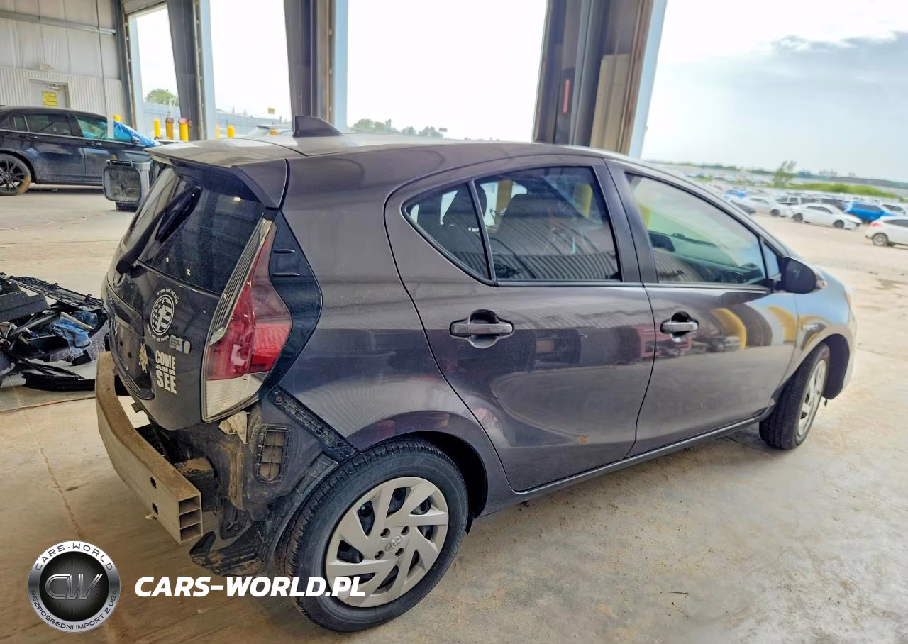 2015 Toyota Prius C Two VIN:JTDKDTB34F1105598 - 3