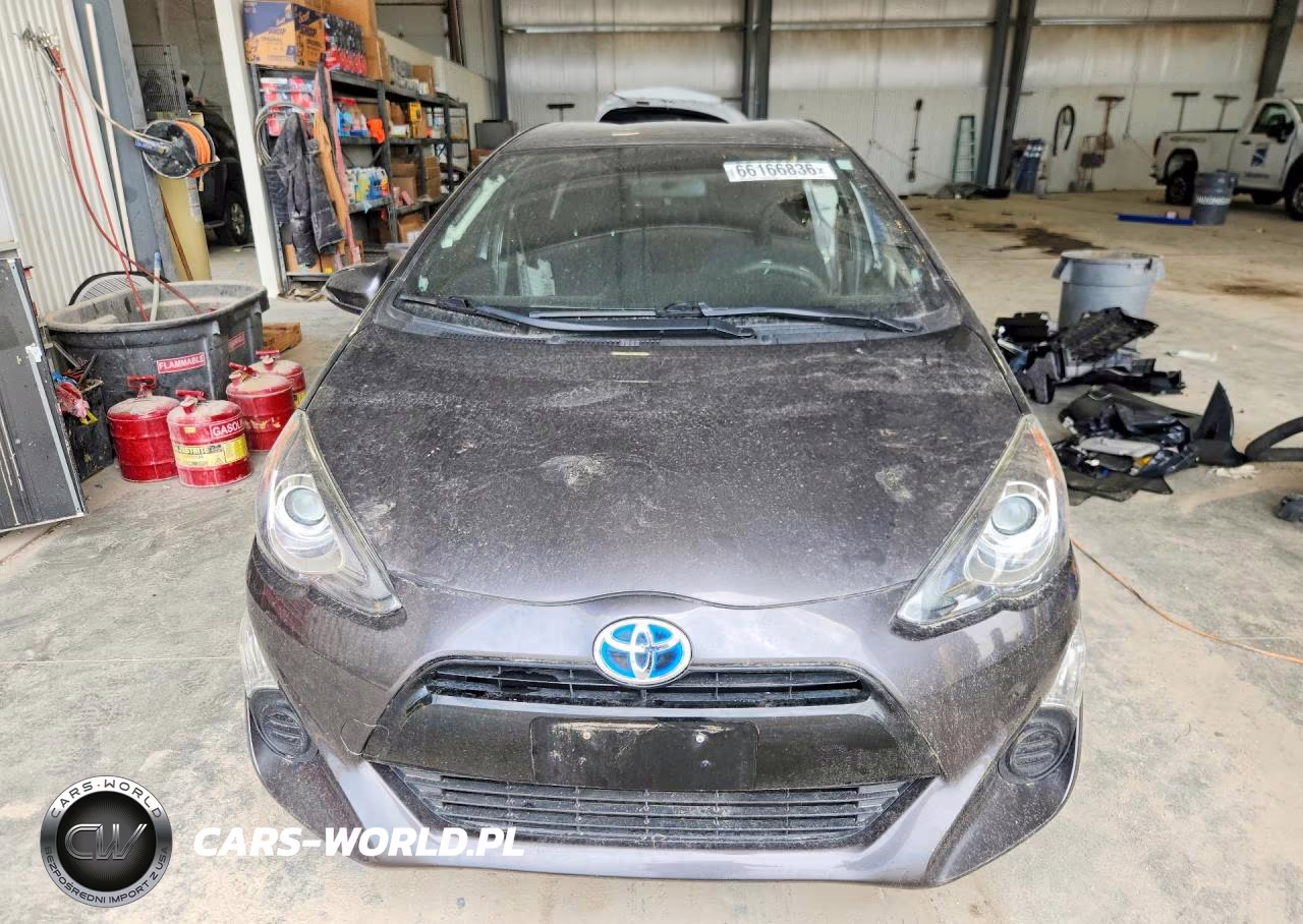 2015 Toyota Prius C Two VIN:JTDKDTB34F1105598 - 5