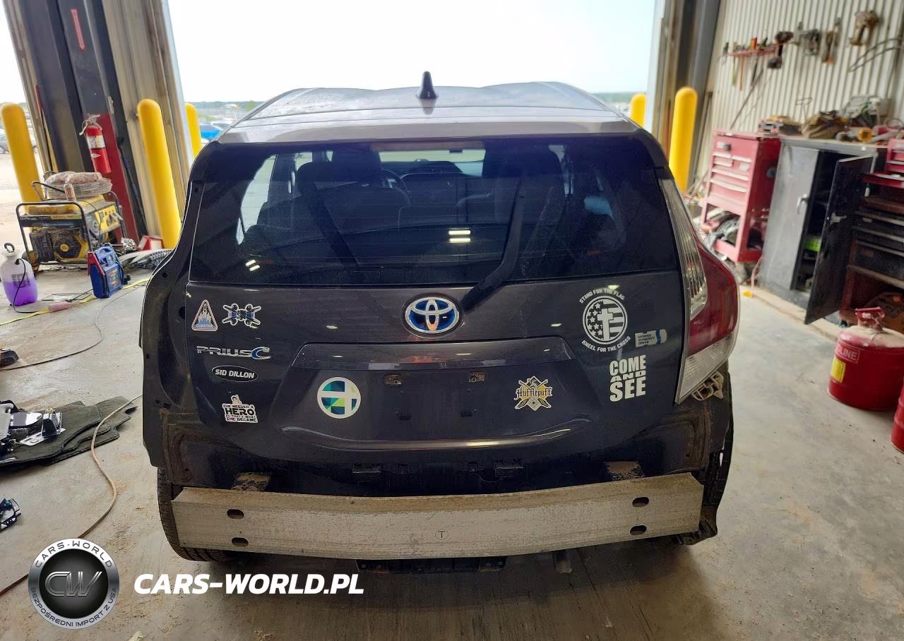 2015 Toyota Prius C Two VIN:JTDKDTB34F1105598 - 6