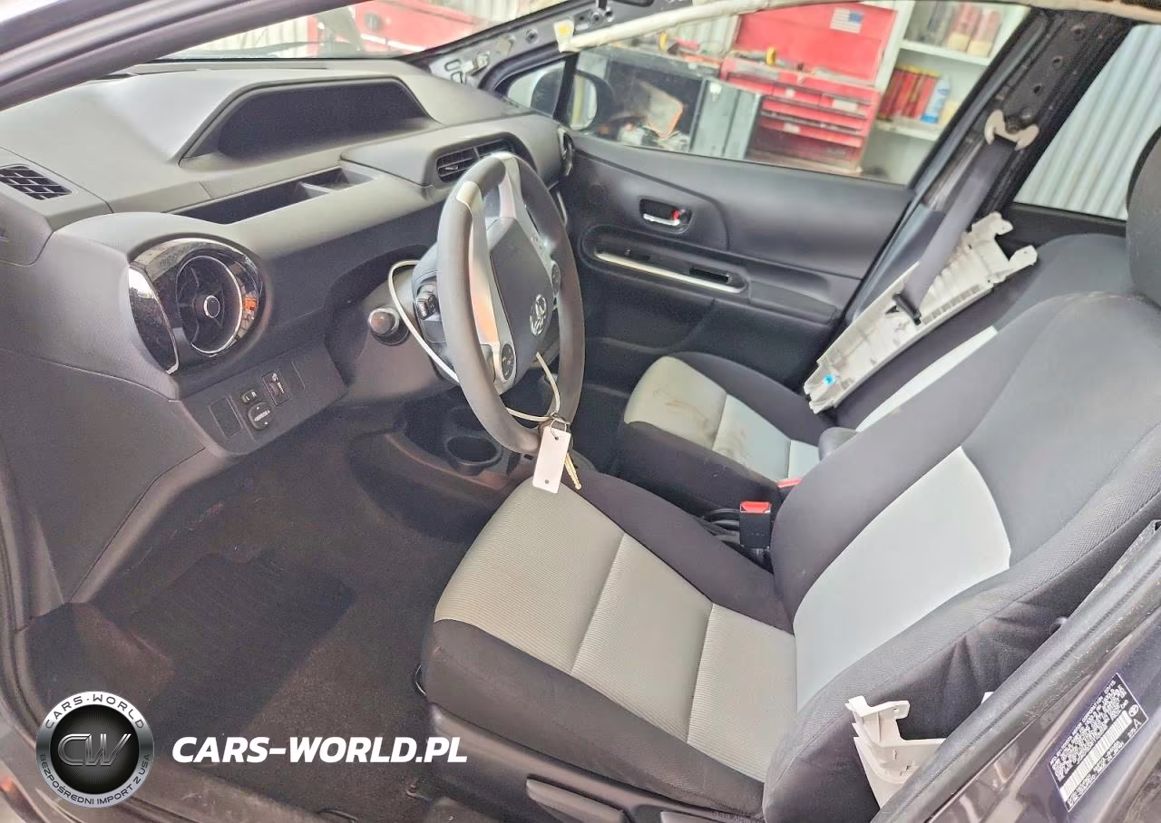 2015 Toyota Prius C Two VIN:JTDKDTB34F1105598 - 7