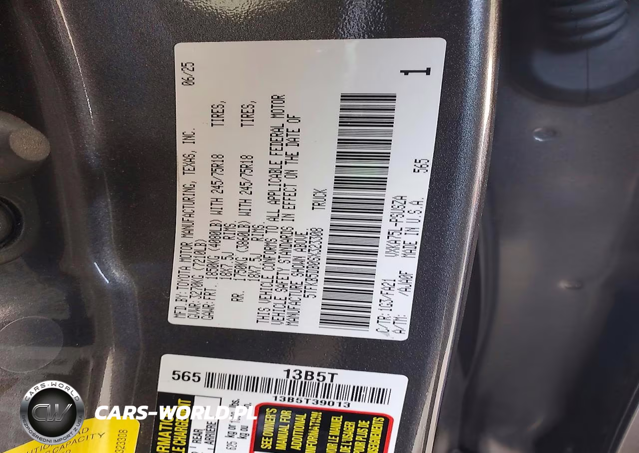 2025 Toyota Tundra Sr VIN:5TFKB5DB0SX323308 - 12
