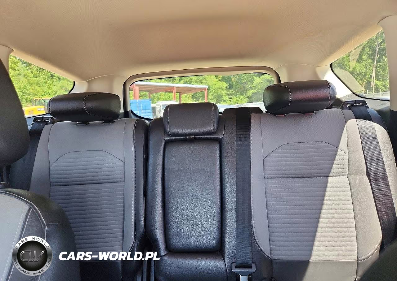 2017 Ford Escape Se VIN:1FMCU0G91HUC71896 - 10