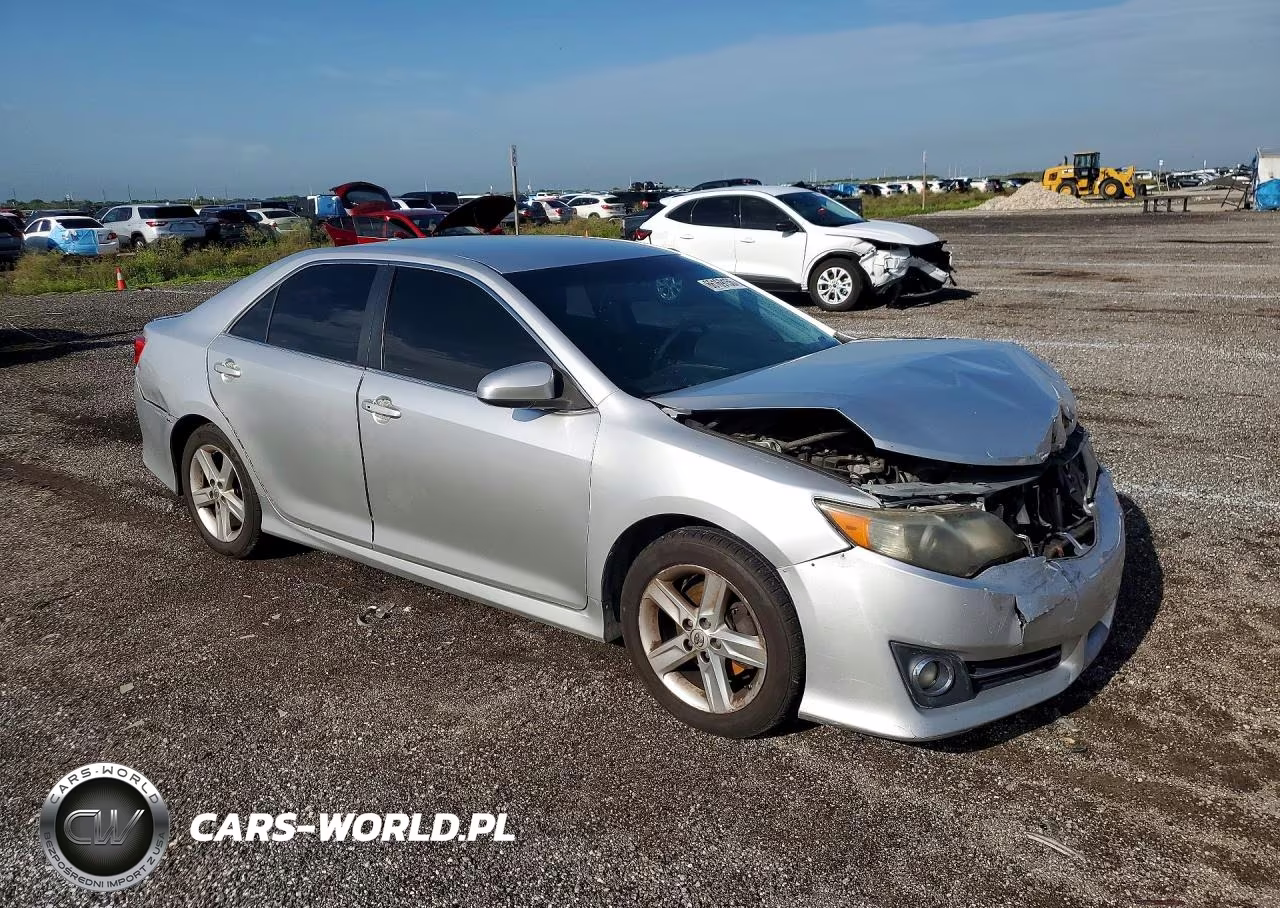 2014 Toyota Camry Se VIN:4T1BF1FK0EU371970 - 4