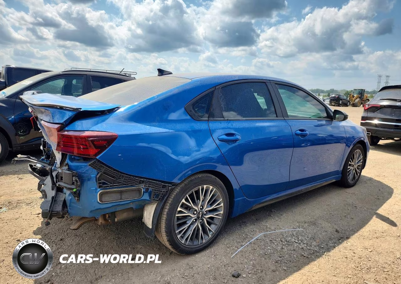 2023 Kia Forte Gt Line VIN:3KPF54AD1PE616098 - 3