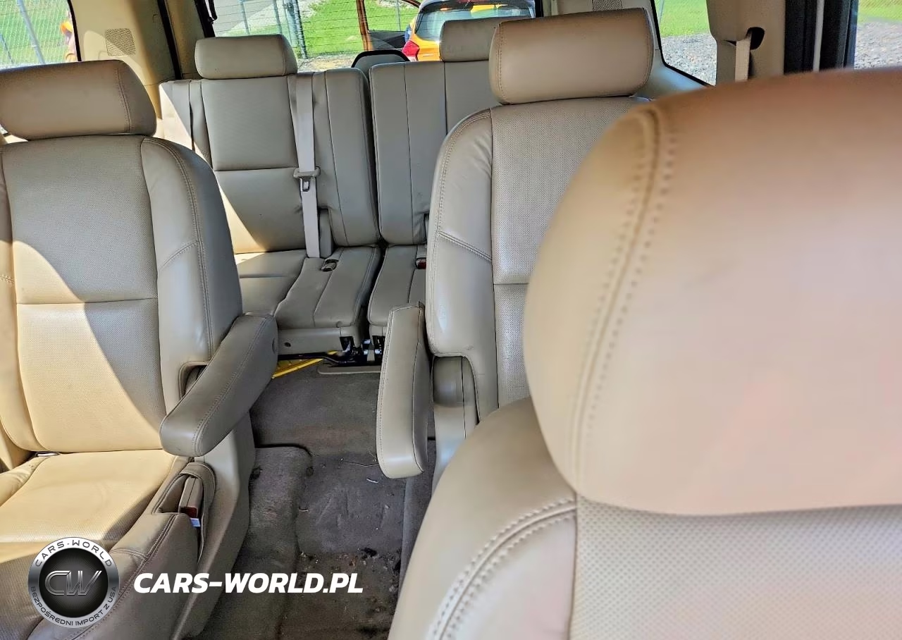 2010 Cadillac Escalade Luxury VIN:1GYUKBEF7AR212177 - 10