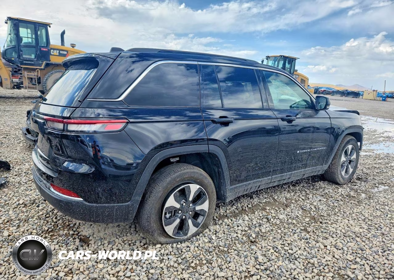2025 Jeep Grand Cherokee 4Xe VIN:1C4RJYB6XS8692423 - 3