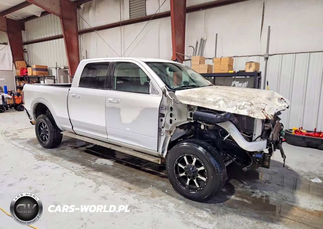 2016 Ram 2500 Laramie VIN:3C6UR5FL8GG183053 - 4