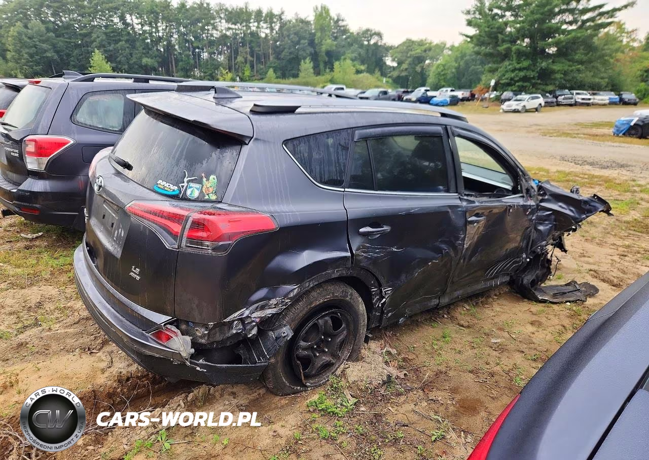 2018 Toyota Rav4 Le VIN:JTMBFREV6JJ251245 - 3