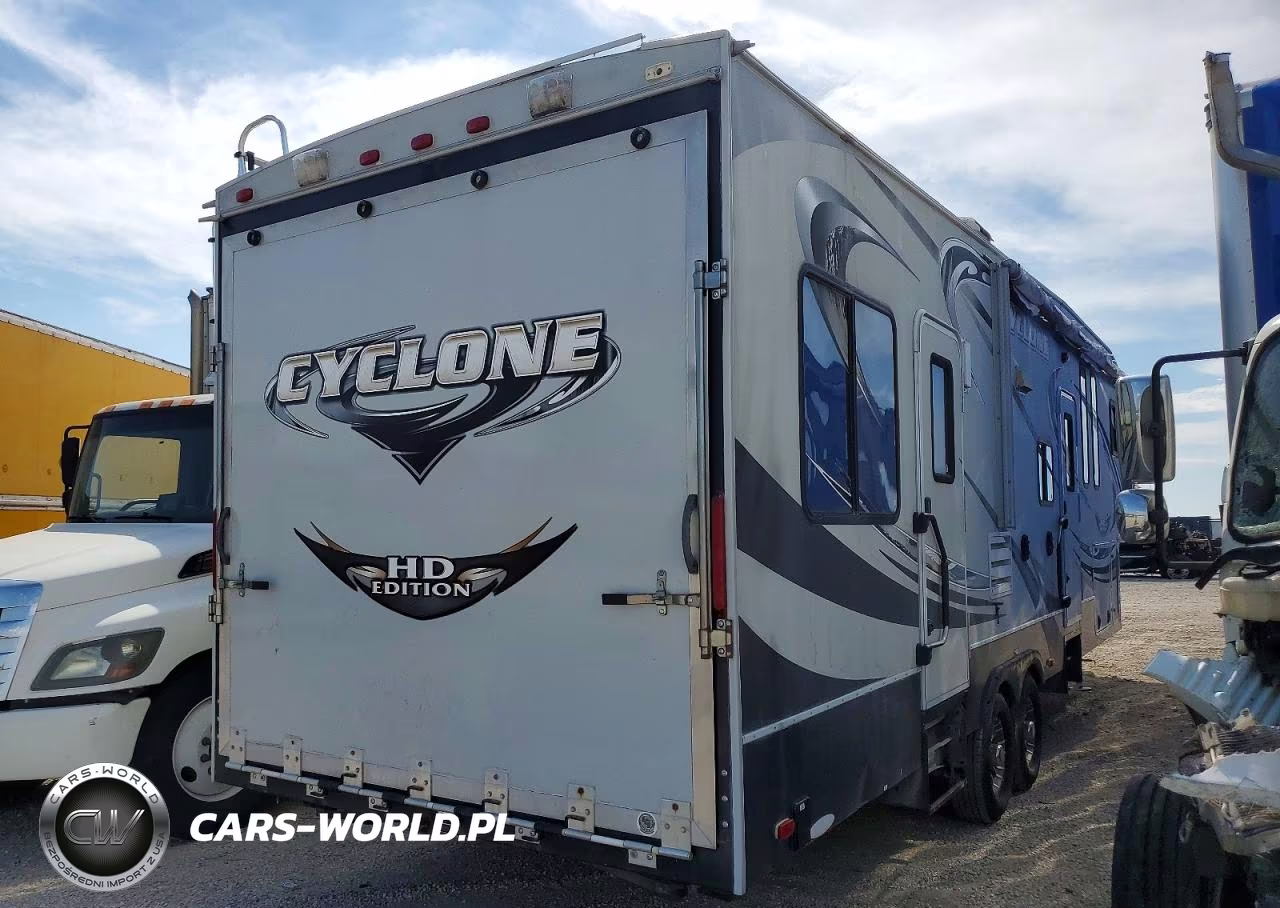 2012 Heartland Cyclone Camper VIN:5SFCG3629CE238422 - 4