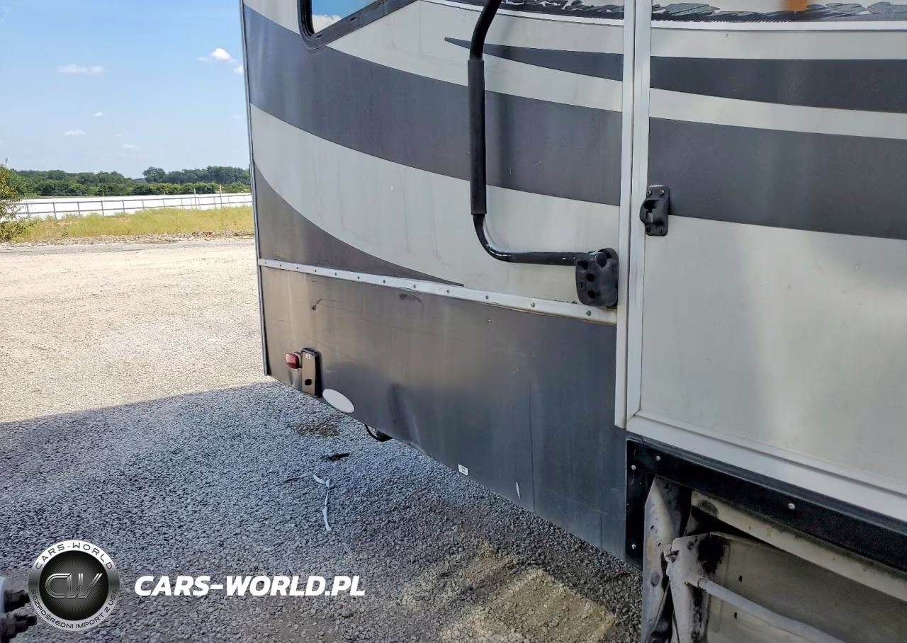2012 Heartland Cyclone Camper VIN:5SFCG3629CE238422 - 9