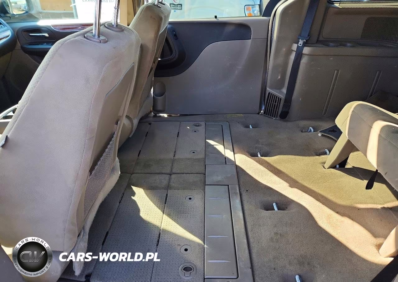 2014 Chrysler Town & Country Touring VIN:2C4RC1BG4ER189442 - 11