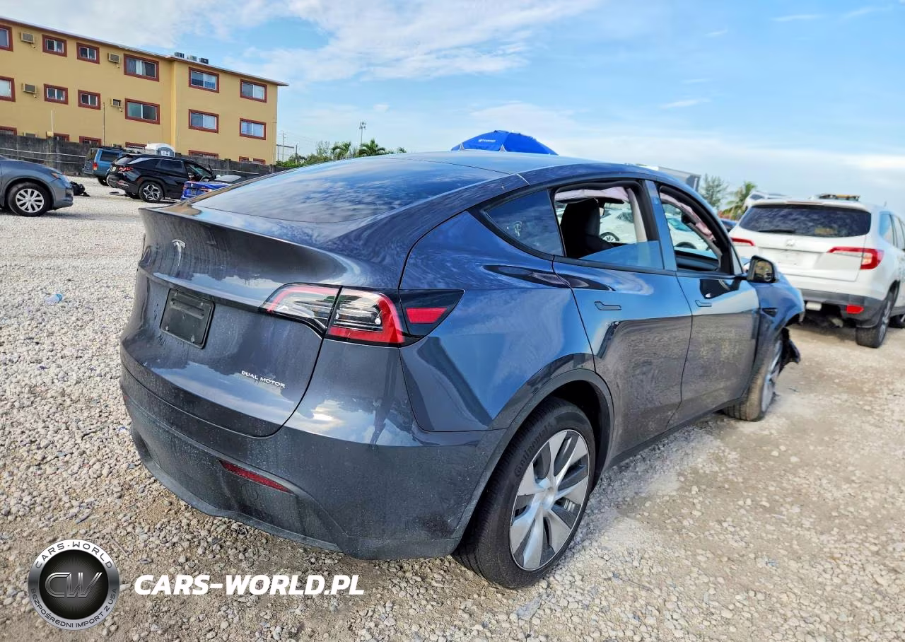 2023 Tesla Model Y VIN:7SAYGDEE4PA087553 - 3