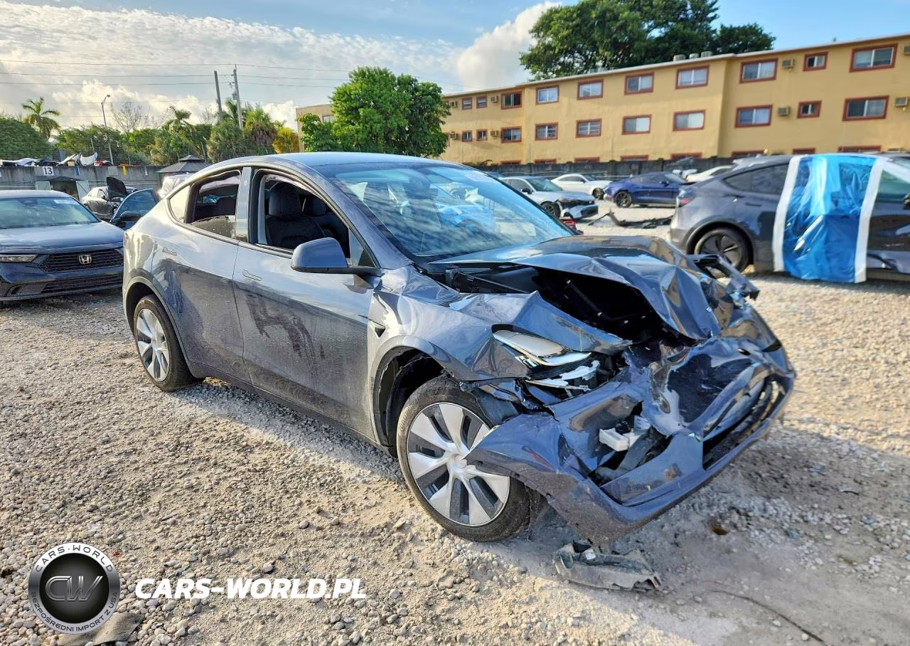 2023 Tesla Model Y VIN:7SAYGDEE4PA087553 - 4