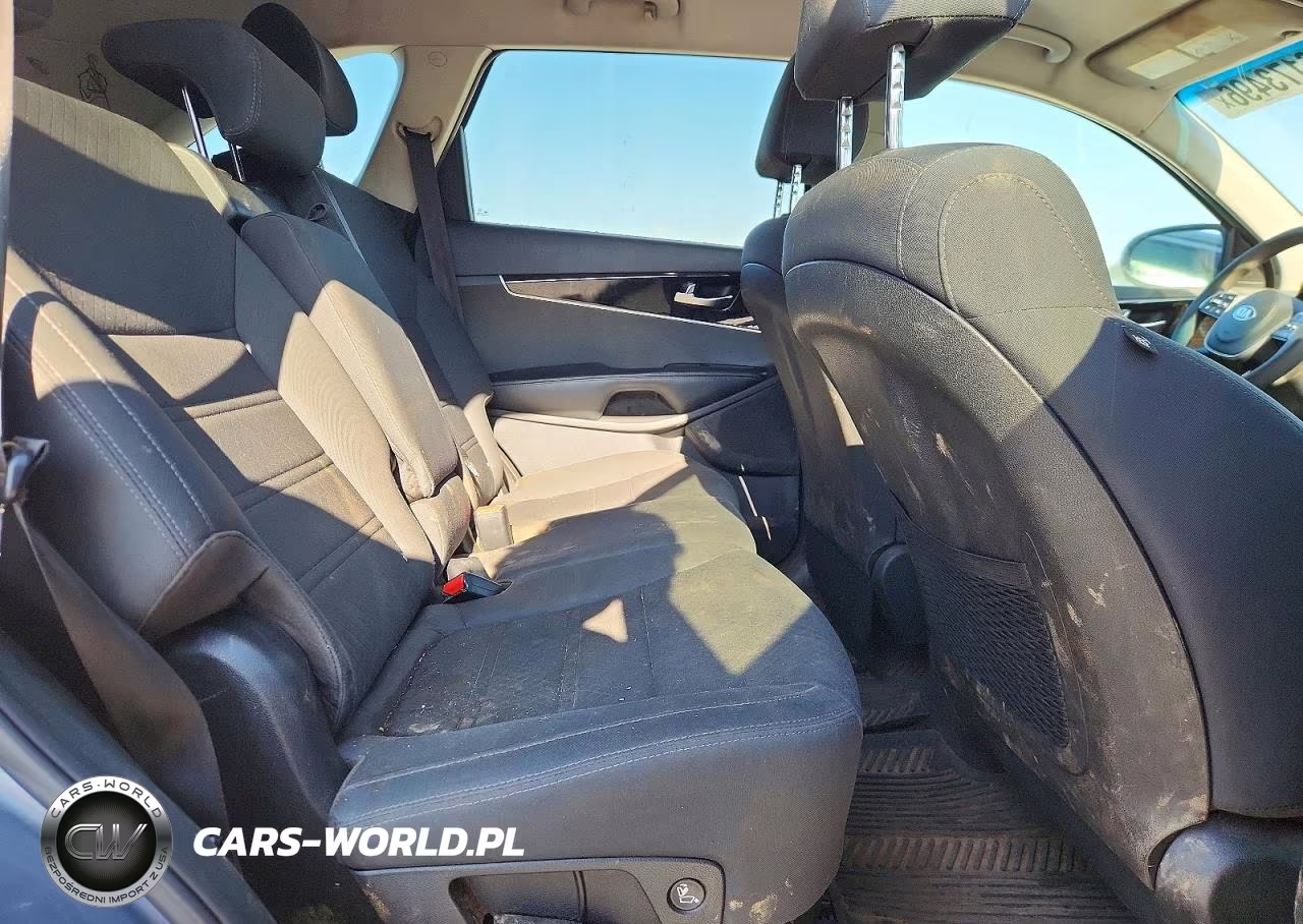 2020 Kia Sorento L VIN:5XYPG4A35LG647440 - 10