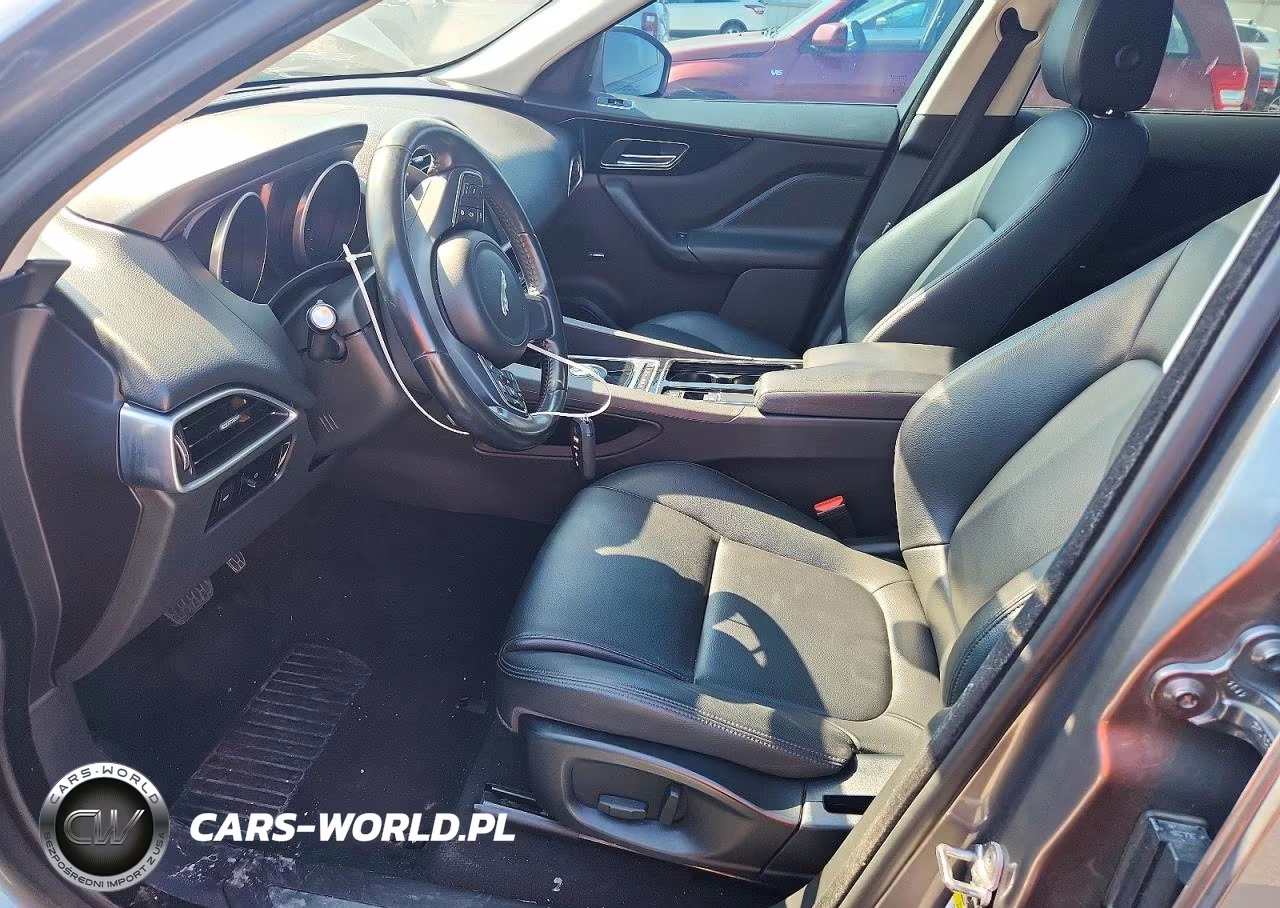2018 Jaguar F-Pace Premium VIN:SADCJ2FX1JA255329 - 7