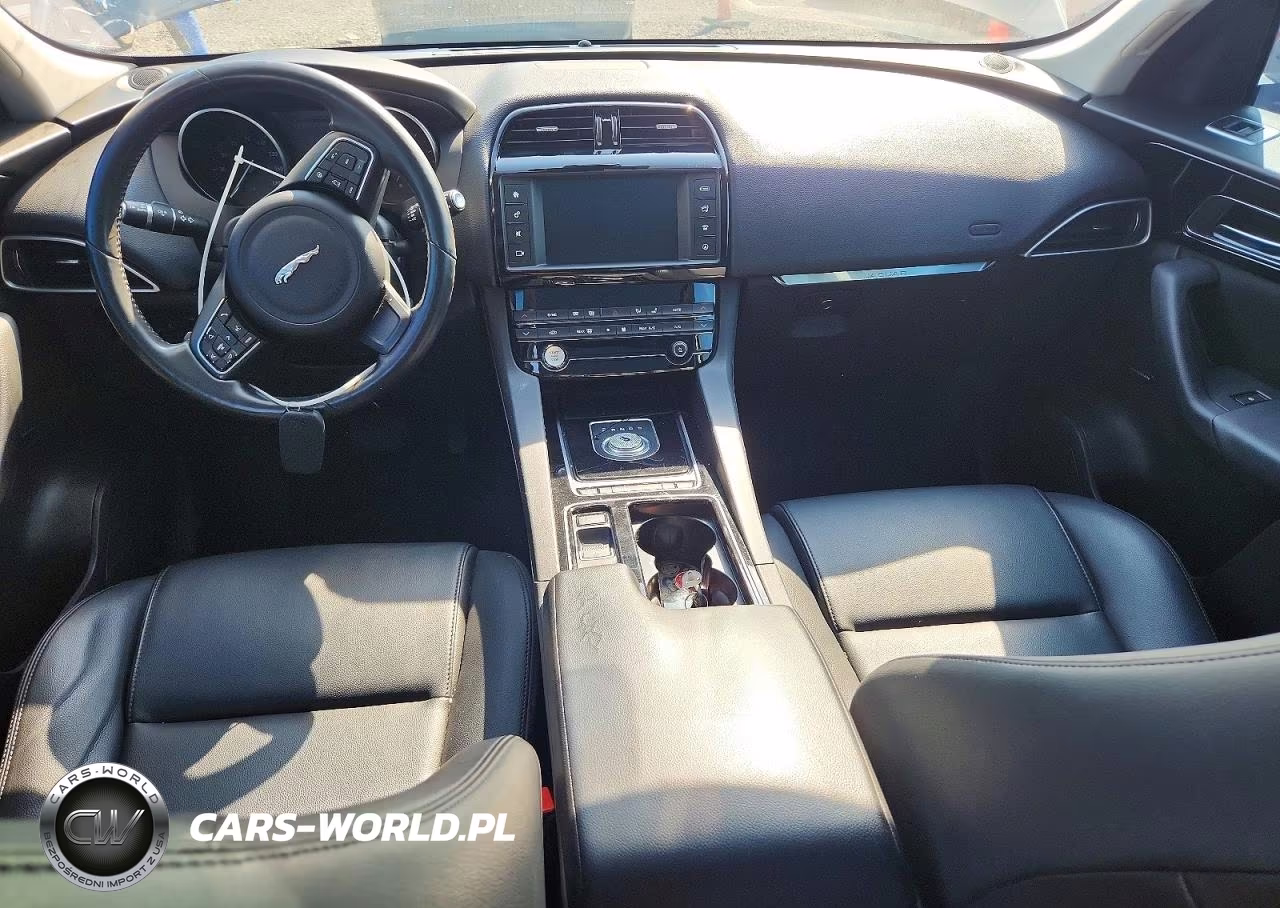 2018 Jaguar F-Pace Premium VIN:SADCJ2FX1JA255329 - 8