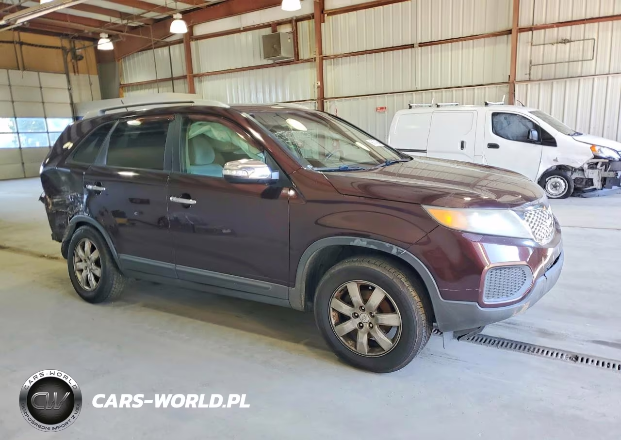 2011 Kia Sorento Lx VIN:5XYKT4A21BG123181 - 4
